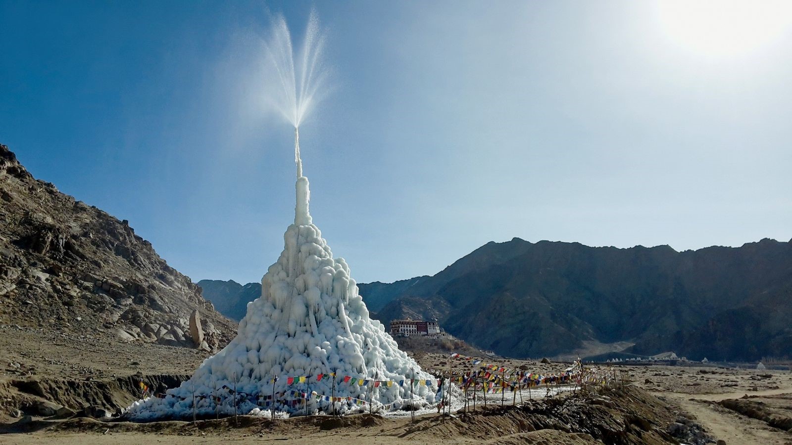 09_Nepal_Eisstupas